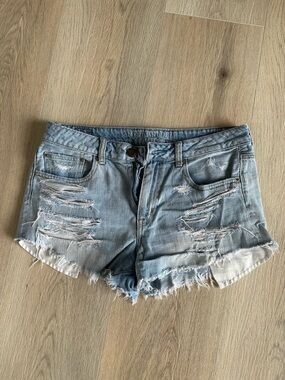 American Eagle Outfitters Light Wash Distressed Hi Rise Fest Shorts - Light Blue